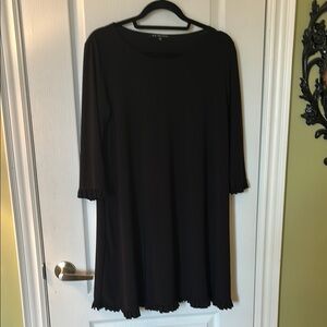 Black Relaxed 3/4 Sleeve Tunic Dress